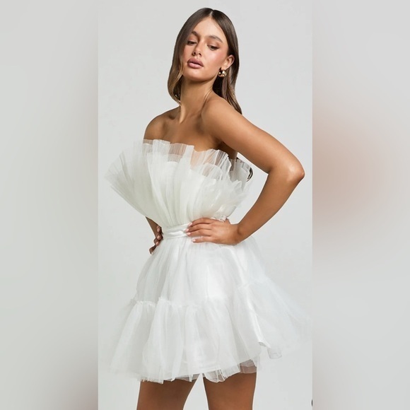 Showpo. Dresses & Skirts - NWT Showpo US 8 Amalya Mini Dress White Tiered Tulle Fit & Flare UK 12 FLAW